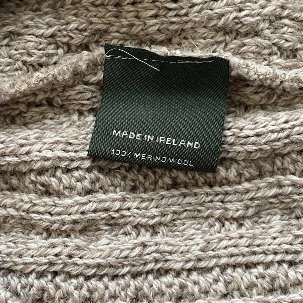 NWT Aran Cable Knit Sweater V-Neck Tan Women’s Size Medium (M) - Picture 12 of 16